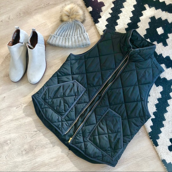 J. Crew Jackets & Blazers - J Crew quilted puffer vest 🍁
